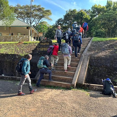 Marangu Babylon Lodge מראה חיצוני תמונה