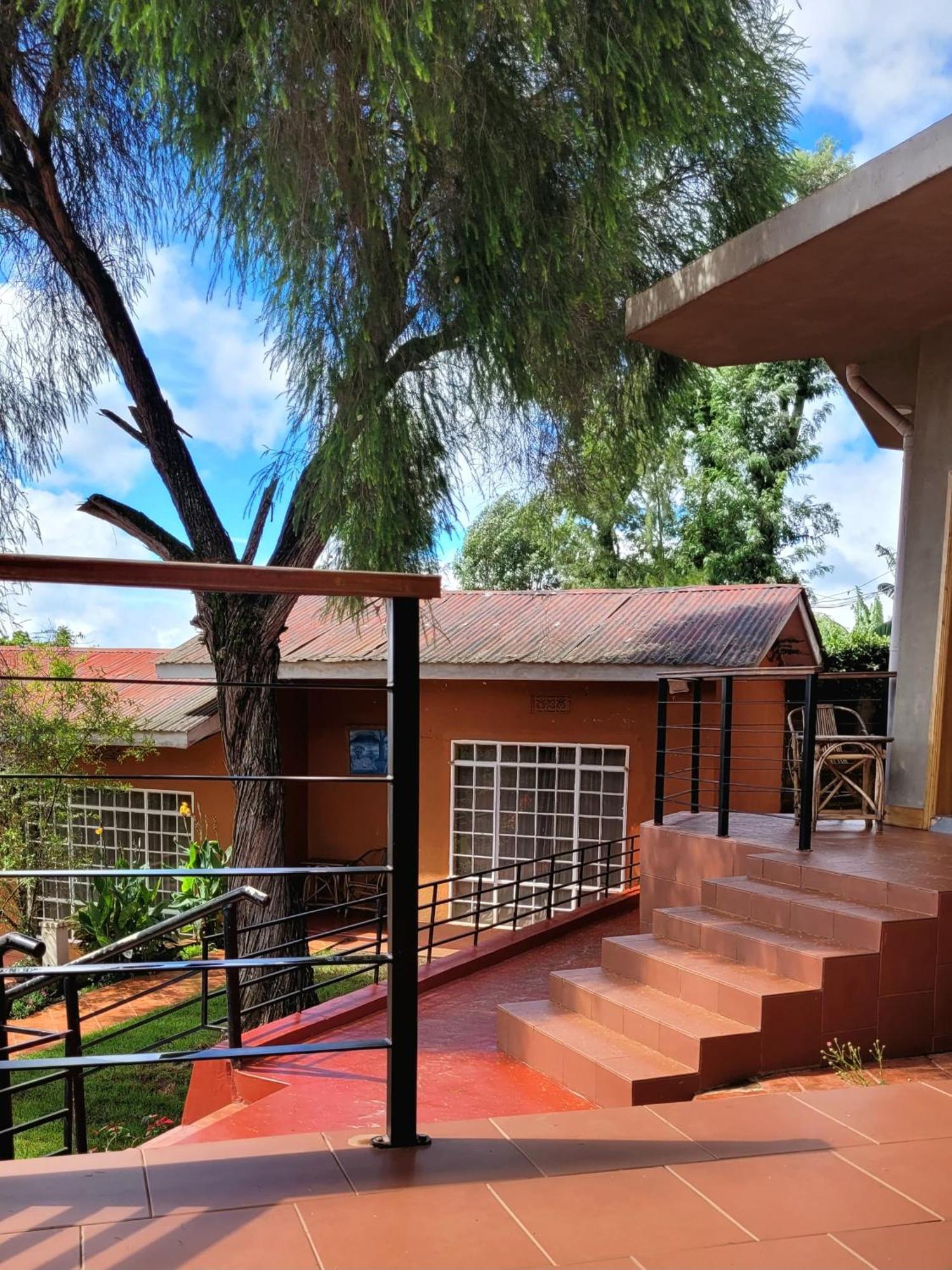 Marangu Babylon Lodge מראה חיצוני תמונה